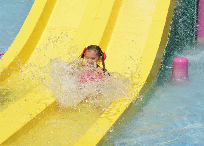 slippery-chutes-splash-zone-waterpark
